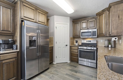 Ventana Ranch House | ABQ West/Paradise Hills Modern Living w/Extra Parking & Garage
