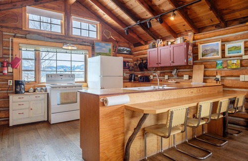 Pray Cabin | Absaroka Cabins - Rustic, Carefully Restored Cabins In The Paradise Valley