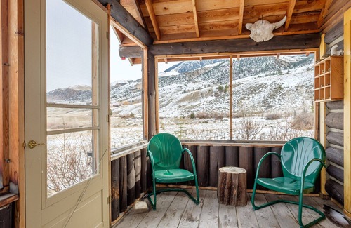 Pray Cabin | Absaroka Cabins - Rustic, Carefully Restored Cabins In The Paradise Valley
