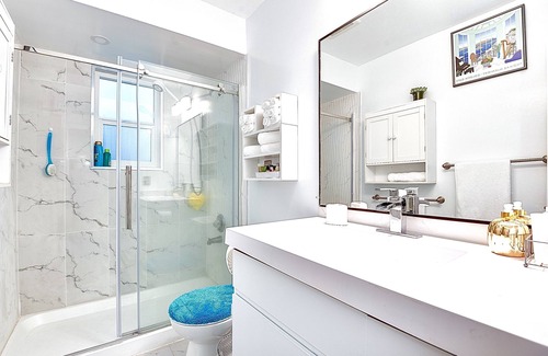 Riley Park-Little Mountain House | Absolute 2BDR Q E/Riley Park/Main/Cambie Garden Retreat/mins Downtown/Parking