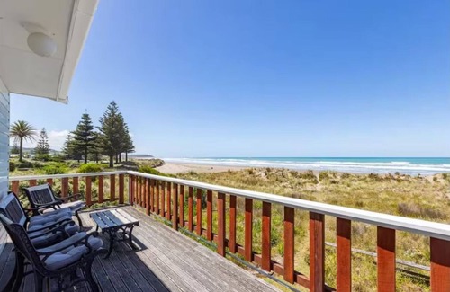 Riversdale House | Absolute Beach Front Bach