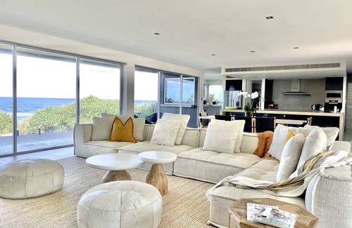 Sunrise Beach House | ABSOLUTE BEACHFRONT LUXURY