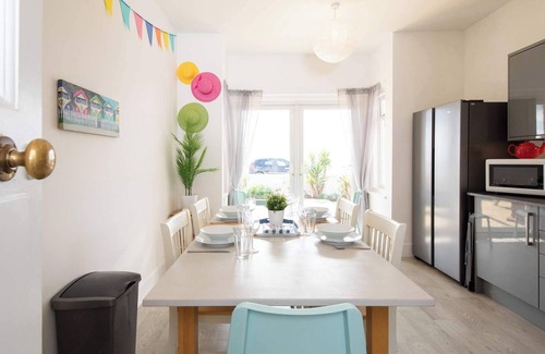 Bognor Regis Apartment | Absolute Beachfront with Decked Garden Oasis and Views
