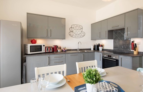 Bognor Regis Apartment | Absolute Beachfront with Decked Garden Oasis and Views