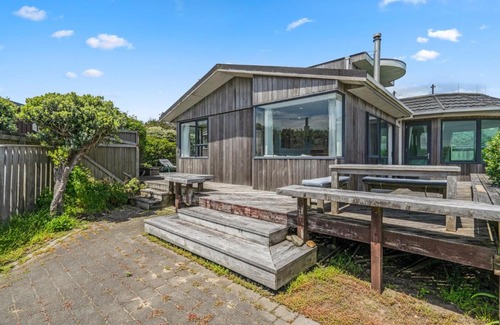 Waikanae House | Absolute Beachfront Bliss - Waikanae Beach Home