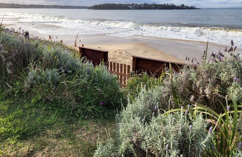 Bundeena House | Absolute beachfront - Horderns Beach Bundeena
