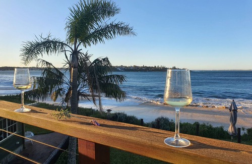 Bundeena House | Absolute beachfront - Horderns Beach Bundeena