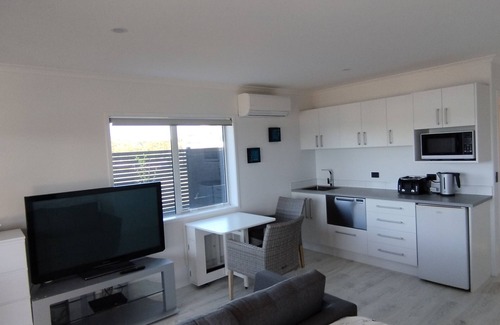 Paihia Apartment | Absolute beachfront "Waimiro" Paihia