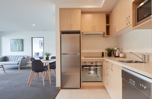 Queenstown Cottage | ABSOLUTE LAKEFRONT - QUEENSTOWN APARTMENT in Queenstown
