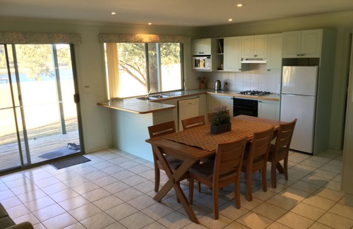 Longreach Ski Chalet | Absolute Waterfront - Grevillea Chalet At Shoalhaven Lodge