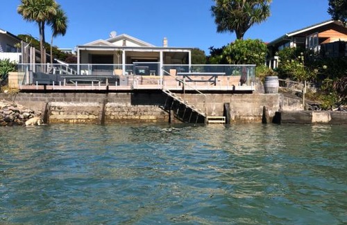Raglan House | Absolute waterfront