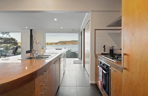 Warrington House | Absolute waterfront retreat with outstanding views, just 15 min north of Dunedin
