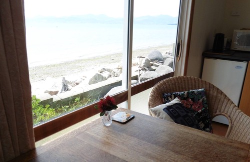 Ruby Bay Apartment | Absolute Waterfront Studio
