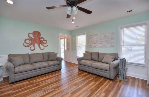 Yaupon Beach House | Absolutely Beautiful 3 BR/2.5 BA Beach Cottage-1 Minute to BEACH-PETS-Sleeps 8