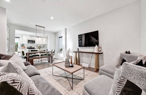 Fullerton House | Absolutely Spectacular Newly Remodeled 5mi Disney