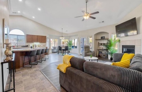 Visalia House | Abundant 3B/2b House Pet Friendly