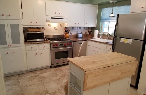 Gulf Gate Estates House | Abundant Charm & Amenities Minutes from Siesta Key