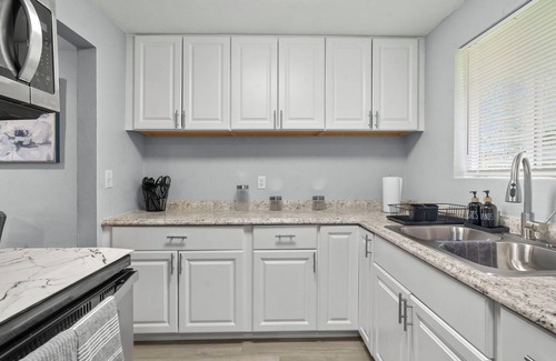 Northwest Olympia Apartment | AC IN UNIT Modern 2 bedroom remodel walking distance to downtown