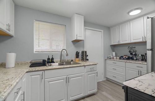 Northwest Olympia Apartment | AC IN UNIT Modern 2 bedroom remodel walking distance to downtown