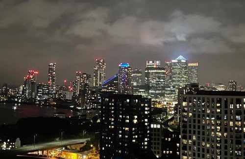 Canning Town South Apartment | AC Luxe Penthouse with Free Parking