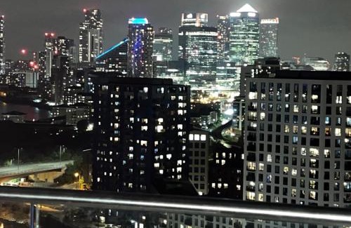Canning Town South Apartment | AC Luxe Penthouse with Free Parking