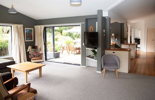 Acacia Bay House | Acacia Bay Gem - Private and stylish home