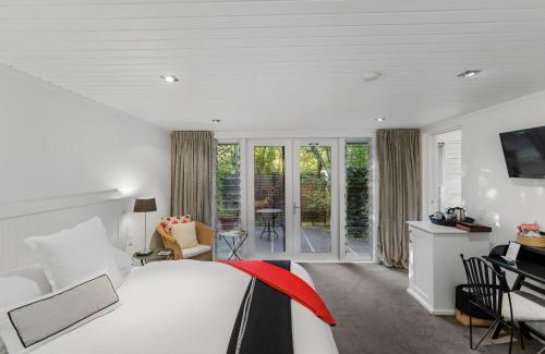 Acacia Bay Bed & Breakfast | Acacia Cliffs Lodge