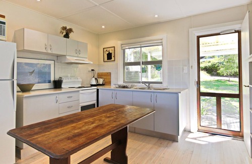 Hyams Beach House | Acacia Cottage at Hyams Beach