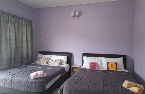 Taman Rapat Damai House | ACACIA GUESTHOUSE by Zamanja