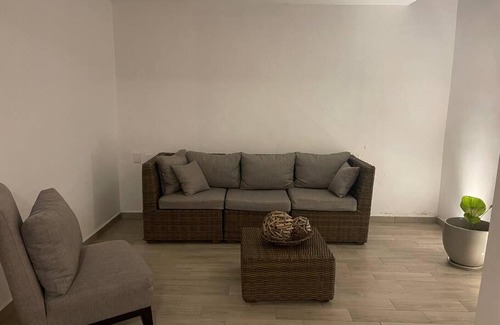Leon House | Acacia Morada