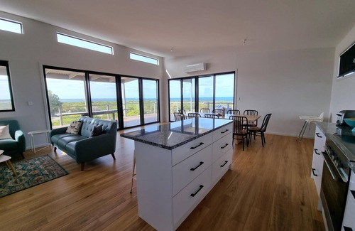 Warrenben House | Acacia Views - A large and amazing holiday home