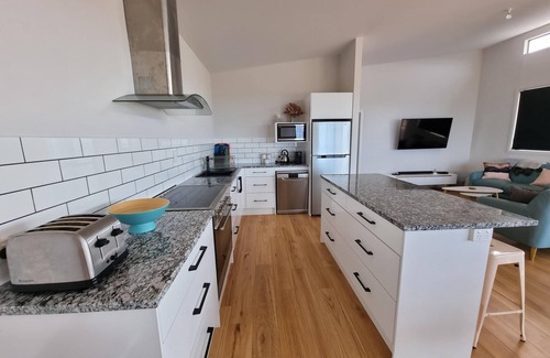 Warrenben House | Acacia Views - A large and amazing holiday home