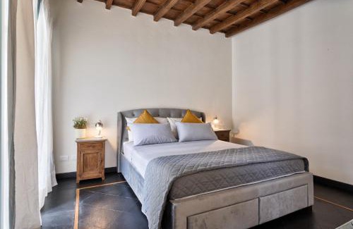 Roman Quarter Apartment | ACADAMIS - GARIBALDI 9 BIS - Piazza Castello