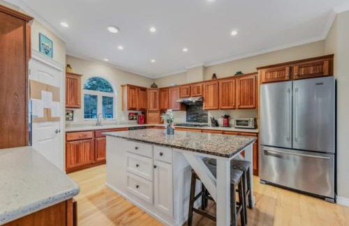 Lamoine Beach House | Acadia Lobster Fisherman's Retreat