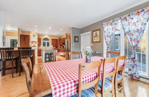 Lamoine Beach House | Acadia Lobster Fisherman's Retreat