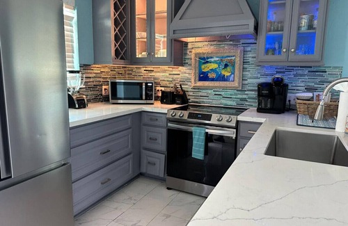 Galveston Apartment | Acapulco Beach House (Upstairs)