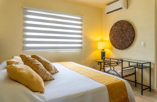 Playa Diamante Apartment | Acapulco Great location Pool Gym and Smart TV
