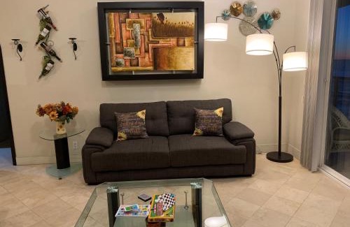 Villa del Mar Apartment | ACCESS - BEACH Penthouse PAPAS and BEER 2 miles WIFI