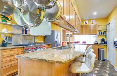 Lake Barcroft Apartment | Access to Lake Barcroft: Falls Church Family Apt