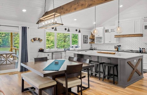 Bella Vista House | Access to lake & trails with HOT TUB!