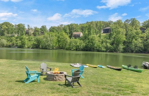 Bella Vista House | Access to lake & trails with HOT TUB!