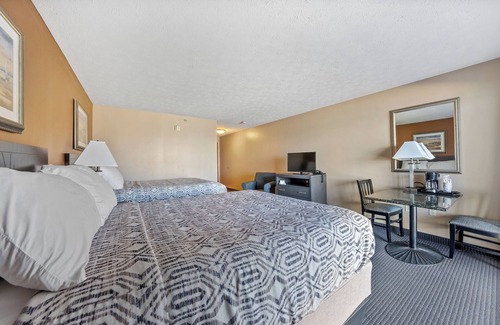 Put-in-Bay Hotel | Accessible 2 Queen Room at Put-in-Bay
