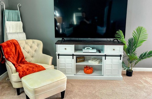 Kingston House | Accessory Apartment on Secluded Wooded Property