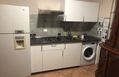 Portici Apartment | Accogliente Appartamento con Cucina, Camera e Parcheggio