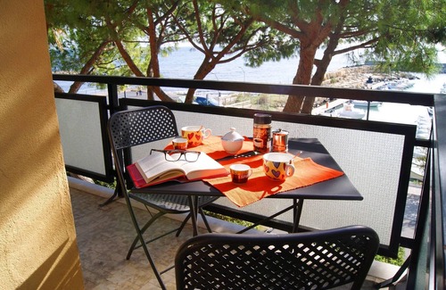 San Bartolomeo al Mare Apartment | Accommodation on the seafront promenade | Ap44