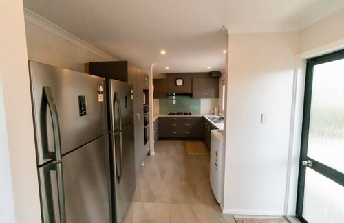Pukehina House | ACCOMMODATE 19 - OCEAN FRONT.