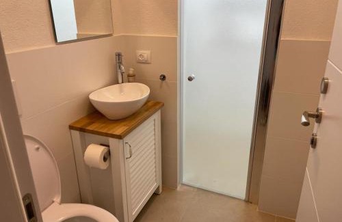 Rosh Pinna Apartment | Accommodation at Miss Daisy - להתארח אצל מיס דייזי