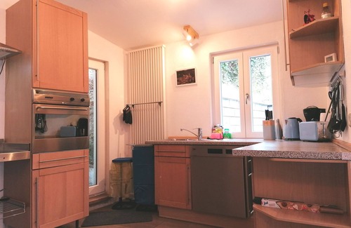 Neuerburg House | Accommodation for 6 guests with 3 bedrooms, 3 bathrooms & parking spaces
