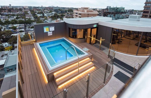 Darlinghurst Apartment | Accommodation Sydney | Hyde Park One-Bedroom Top Floor Apartment with City View