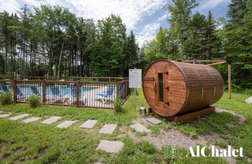 Pont-Rouge Ski Chalet | Achille - Boisé avec spa et sauna